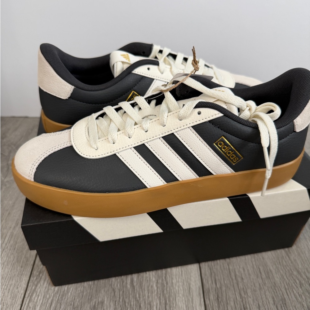 Adidas Men’s VL Court Shoes Sneakers NWT Carbon / Core White / Gold Metallic